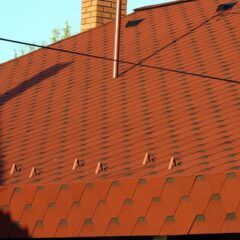 Perfekcyjny dach – przewodnik po dachówkach bitumicznych