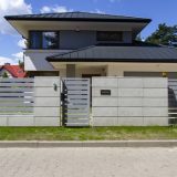 Montaż napędu do bramy krok po kroku – czy warto zrobić to samodzielnie?