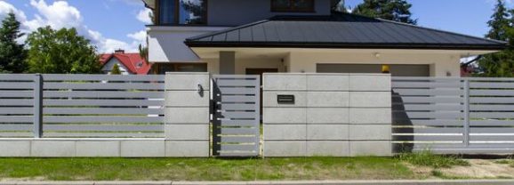 Montaż napędu do bramy krok po kroku – czy warto zrobić to samodzielnie?