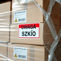 Jak prawidłowo oznaczać kartony ze szkłem, by uniknąć uszkodzeń podczas transportu i przechowywania